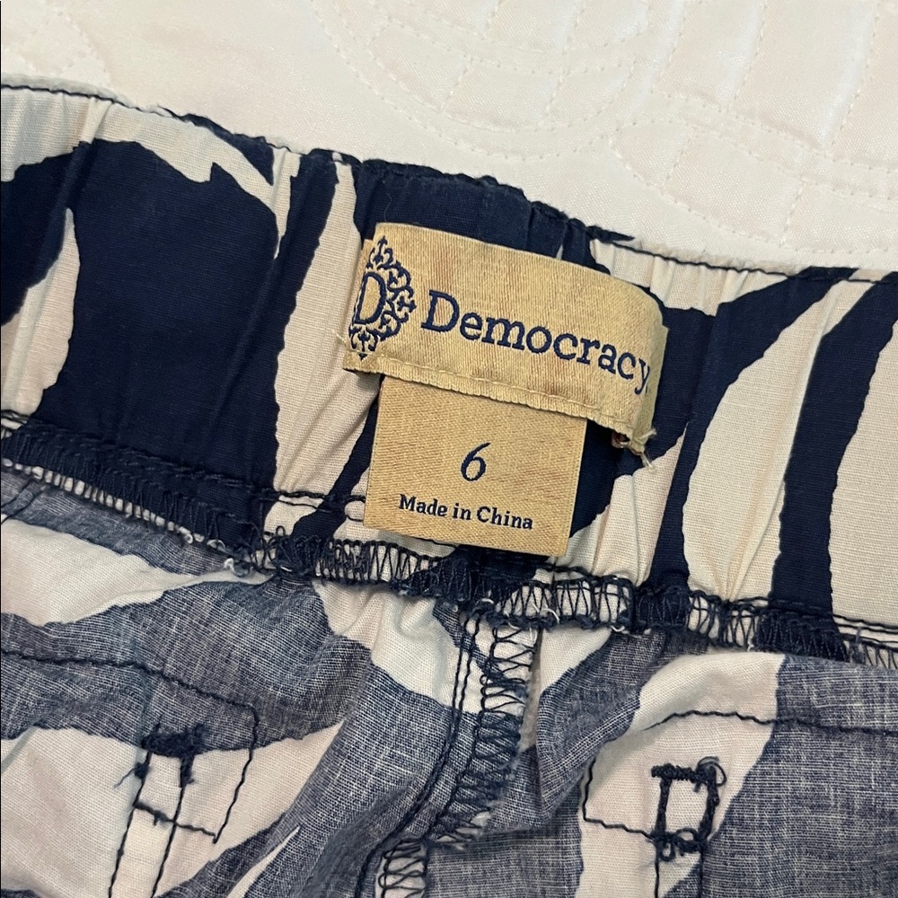 Democracy Capri - image 5